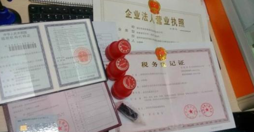 企業(yè)申請(qǐng)資質(zhì)時(shí)可以用其母公司、子公司、管理
